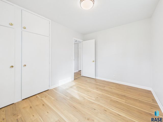 1609 W 33rd St Street, Sioux Falls, SD 57105