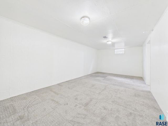 1609 W 33rd St Street, Sioux Falls, SD 57105