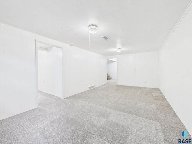 1609 W 33rd St Street, Sioux Falls, SD 57105