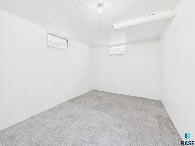 1609 W 33rd St Street, Sioux Falls, SD 57105