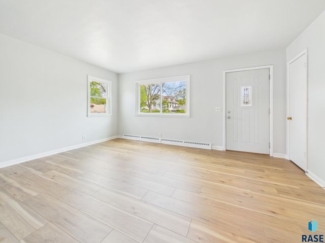1609 W 33rd St Street, Sioux Falls, SD 57105