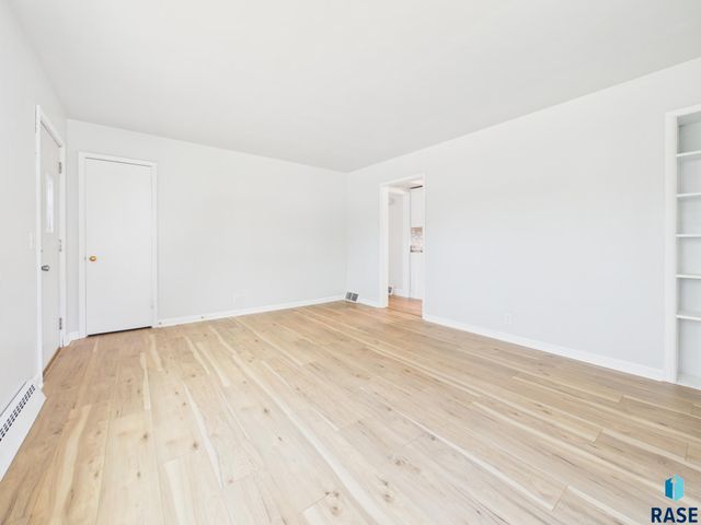 1609 W 33rd St Street, Sioux Falls, SD 57105