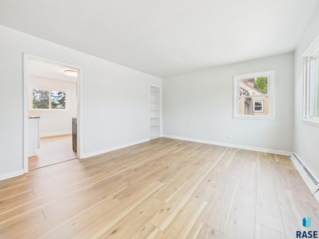 1609 W 33rd St Street, Sioux Falls, SD 57105