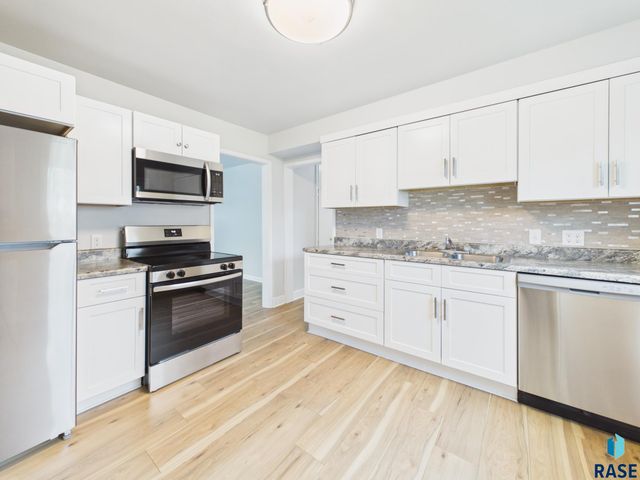 1609 W 33rd St Street, Sioux Falls, SD 57105