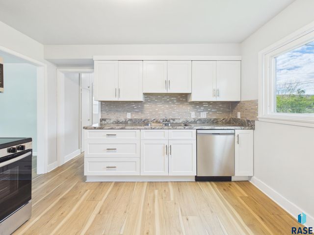 1609 W 33rd St Street, Sioux Falls, SD 57105