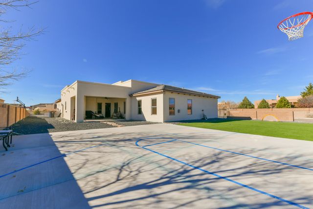 8024 Canoncito Drive NW, Albuquerque, NM 87120