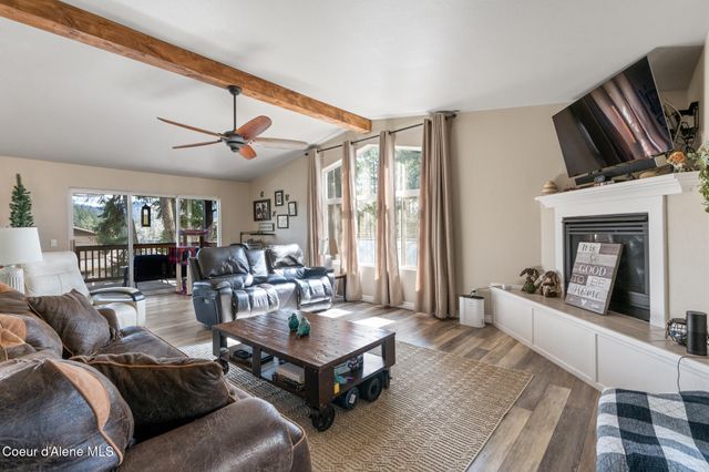 10675 N Lakeview Dr, Hayden Lake, ID 83835