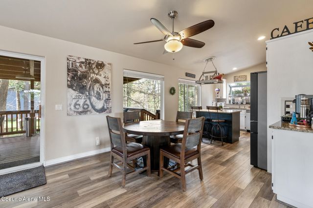 10675 N Lakeview Dr, Hayden Lake, ID 83835