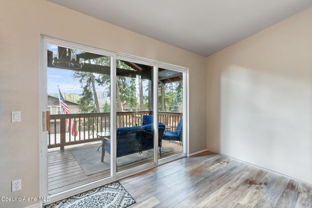 10675 N Lakeview Dr, Hayden Lake, ID 83835