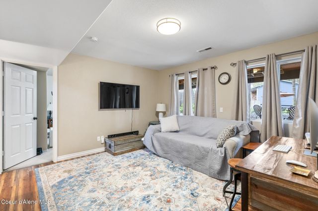 10675 N Lakeview Dr, Hayden Lake, ID 83835