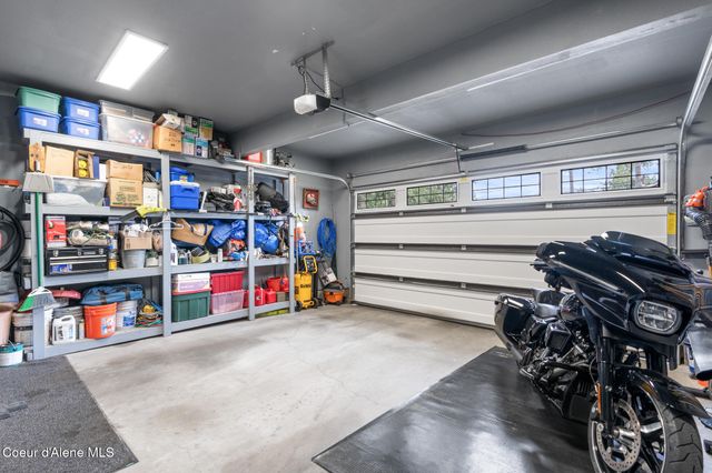 10675 N Lakeview Dr, Hayden Lake, ID 83835