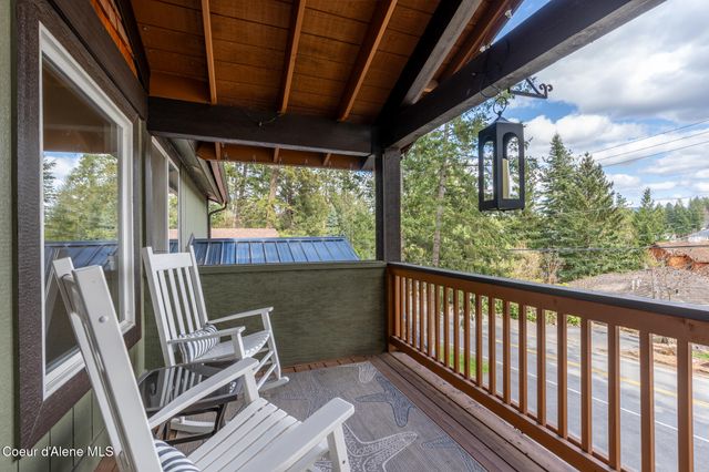 10675 N Lakeview Dr, Hayden Lake, ID 83835