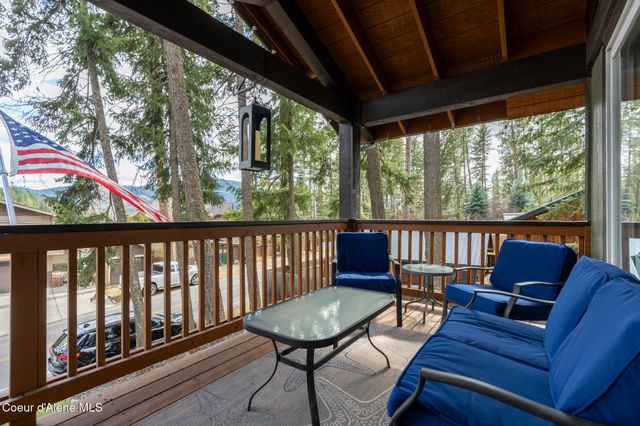 10675 N Lakeview Dr, Hayden Lake, ID 83835