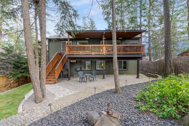 10675 N Lakeview Dr, Hayden Lake, ID 83835