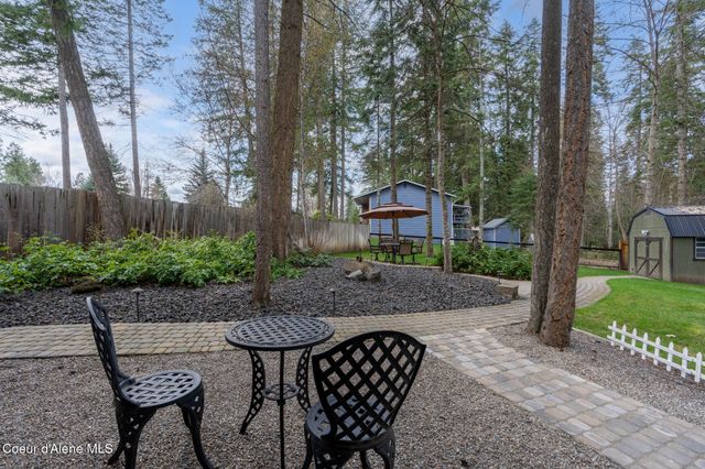 10675 N Lakeview Dr, Hayden Lake, ID 83835