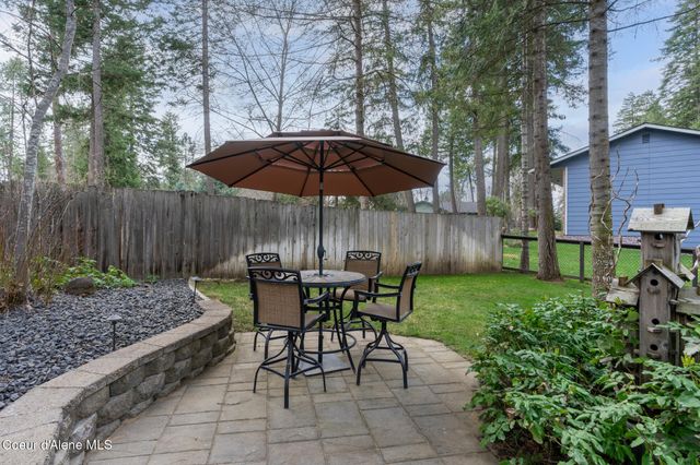 10675 N Lakeview Dr, Hayden Lake, ID 83835