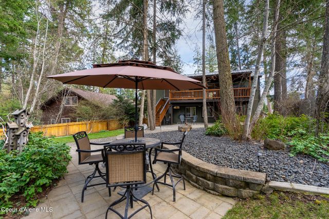 10675 N Lakeview Dr, Hayden Lake, ID 83835