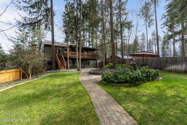 10675 N Lakeview Dr, Hayden Lake, ID 83835