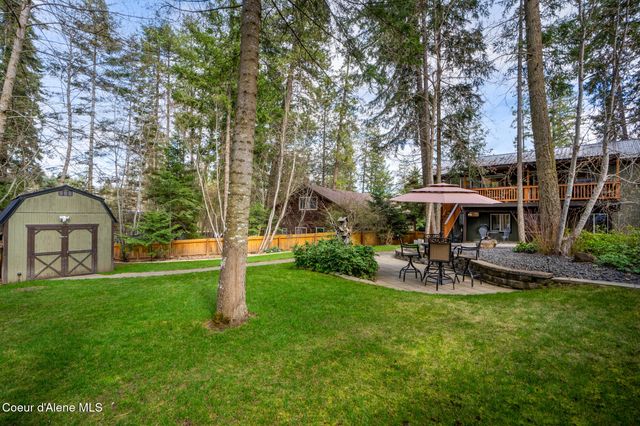 10675 N Lakeview Dr, Hayden Lake, ID 83835