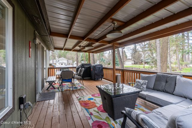 10675 N Lakeview Dr, Hayden Lake, ID 83835