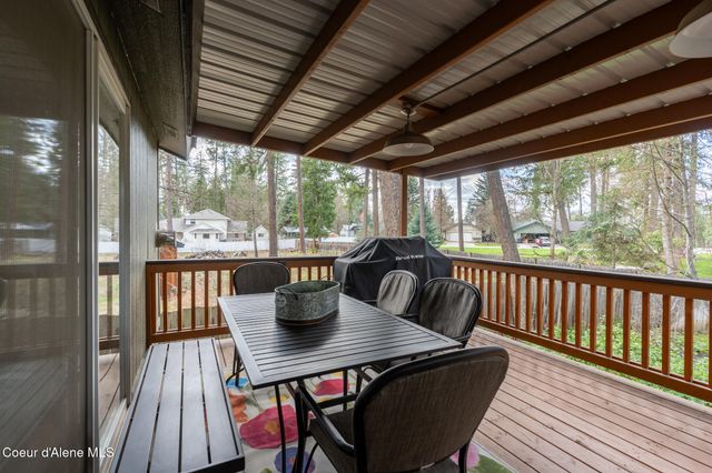 10675 N Lakeview Dr, Hayden Lake, ID 83835