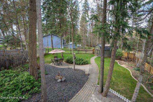 10675 N Lakeview Dr, Hayden Lake, ID 83835