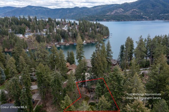 10675 N Lakeview Dr, Hayden Lake, ID 83835