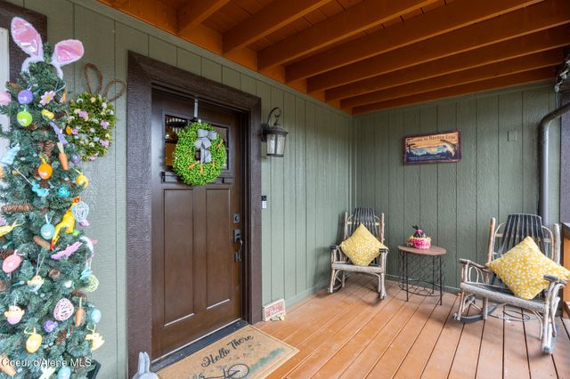 10675 N Lakeview Dr, Hayden Lake, ID 83835
