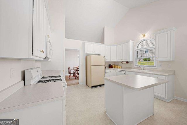 953 Natural Brook Trail, Lawrenceville, GA 30045