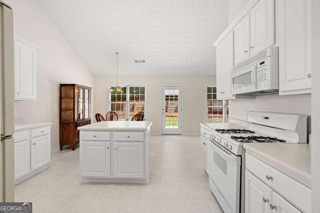 953 Natural Brook Trail, Lawrenceville, GA 30045