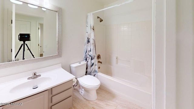2574 W Southern Star Drive, Tucson, AZ 85713