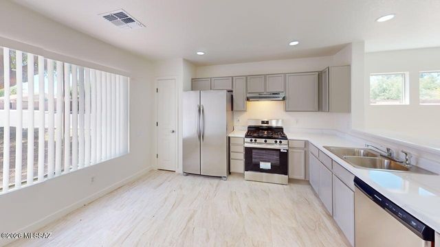 2574 W Southern Star Drive, Tucson, AZ 85713