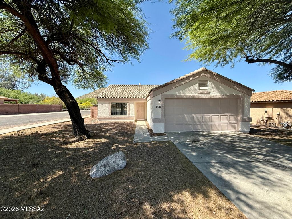 2574 W Southern Star Drive, Tucson, AZ 85713