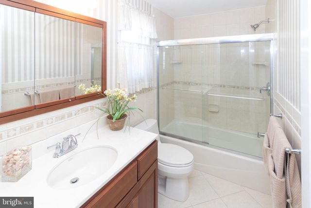 832 COTSWOLD RD, Somerdale, NJ 08083