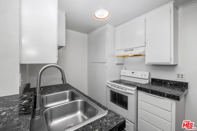 355 S Los Robles Avenue 210, Pasadena, CA 91101