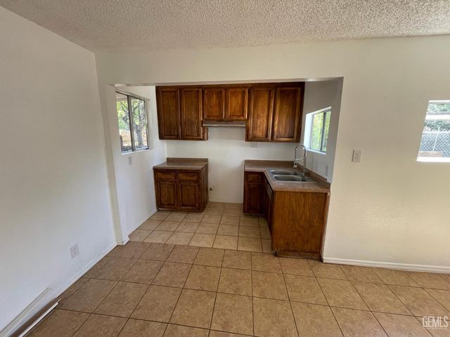 931 Texas Street, Bakersfield, CA 93307