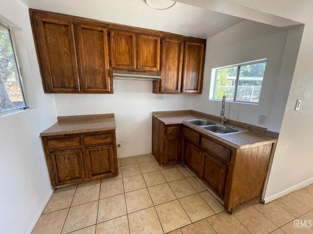 931 Texas Street, Bakersfield, CA 93307