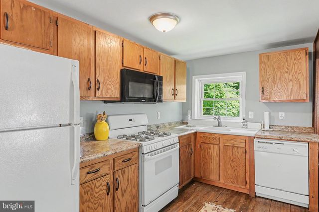 3613 LISBURN RD, Mechanicsburg, PA 17055