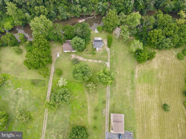 3613 LISBURN RD, Mechanicsburg, PA 17055