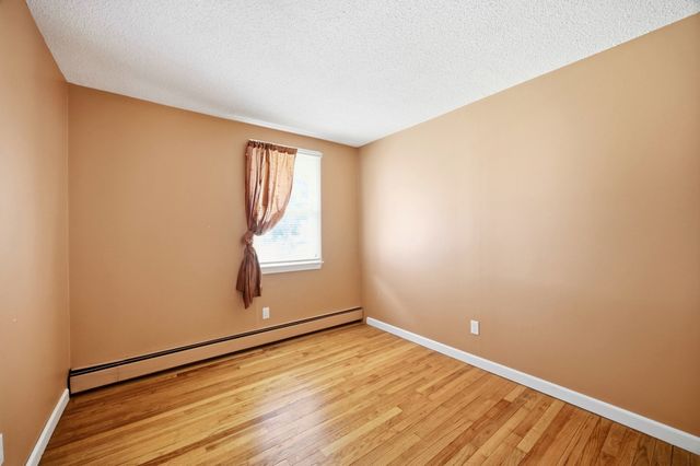 12 Kensington Ave, East Longmeadow, MA 01028