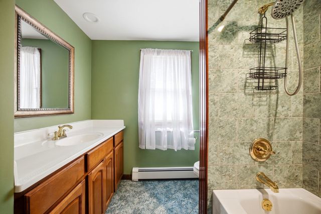 12 Kensington Ave, East Longmeadow, MA 01028