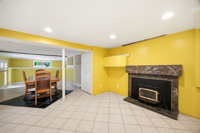 12 Kensington Ave, East Longmeadow, MA 01028