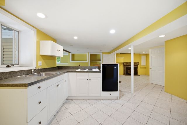 12 Kensington Ave, East Longmeadow, MA 01028