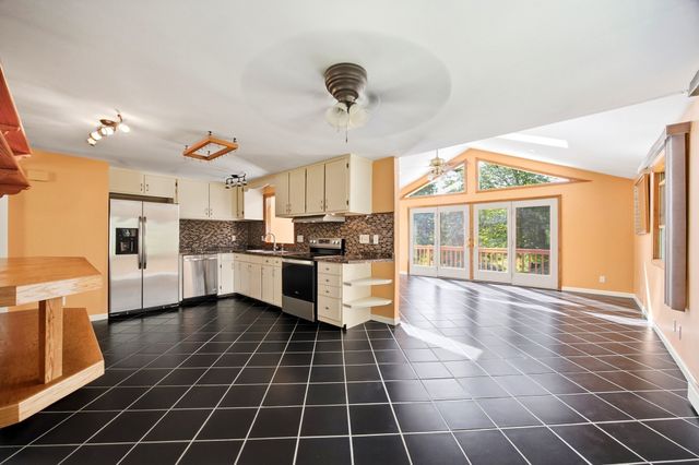 12 Kensington Ave, East Longmeadow, MA 01028