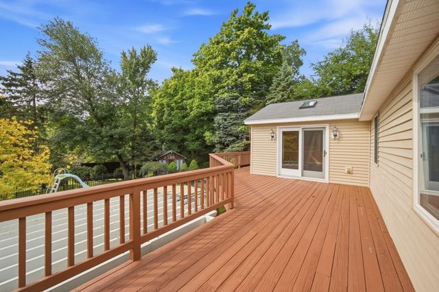 12 Kensington Ave, East Longmeadow, MA 01028