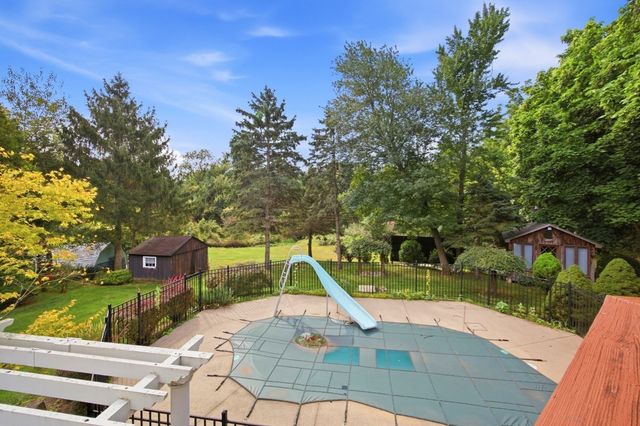 12 Kensington Ave, East Longmeadow, MA 01028