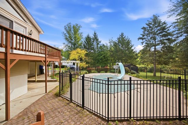 12 Kensington Ave, East Longmeadow, MA 01028