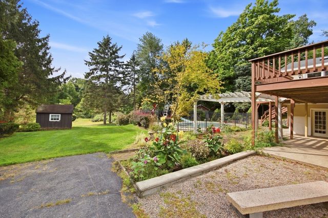 12 Kensington Ave, East Longmeadow, MA 01028
