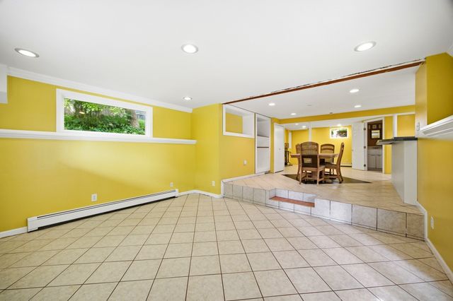 12 Kensington Ave, East Longmeadow, MA 01028