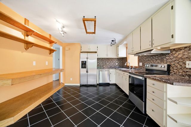 12 Kensington Ave, East Longmeadow, MA 01028